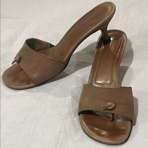 LAST CALL Vintage DONALD J PLINER Kitten Heel Tan Beige Ultra Suede Thong Sandal
